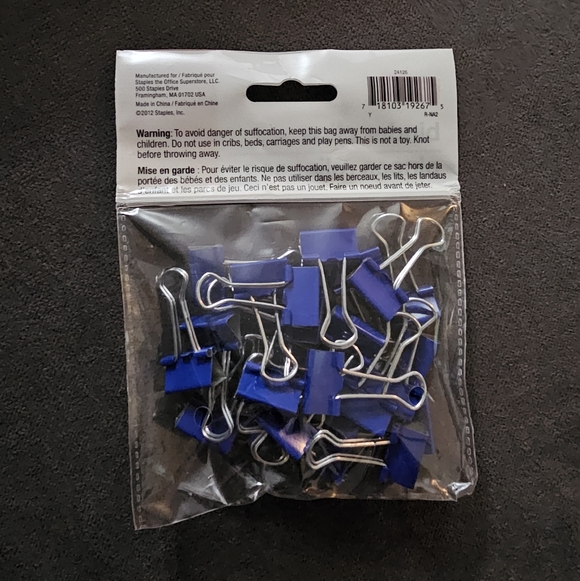 STAPLES Small 3/4" Binder Clips 25-Pack - Picture 2 of 2